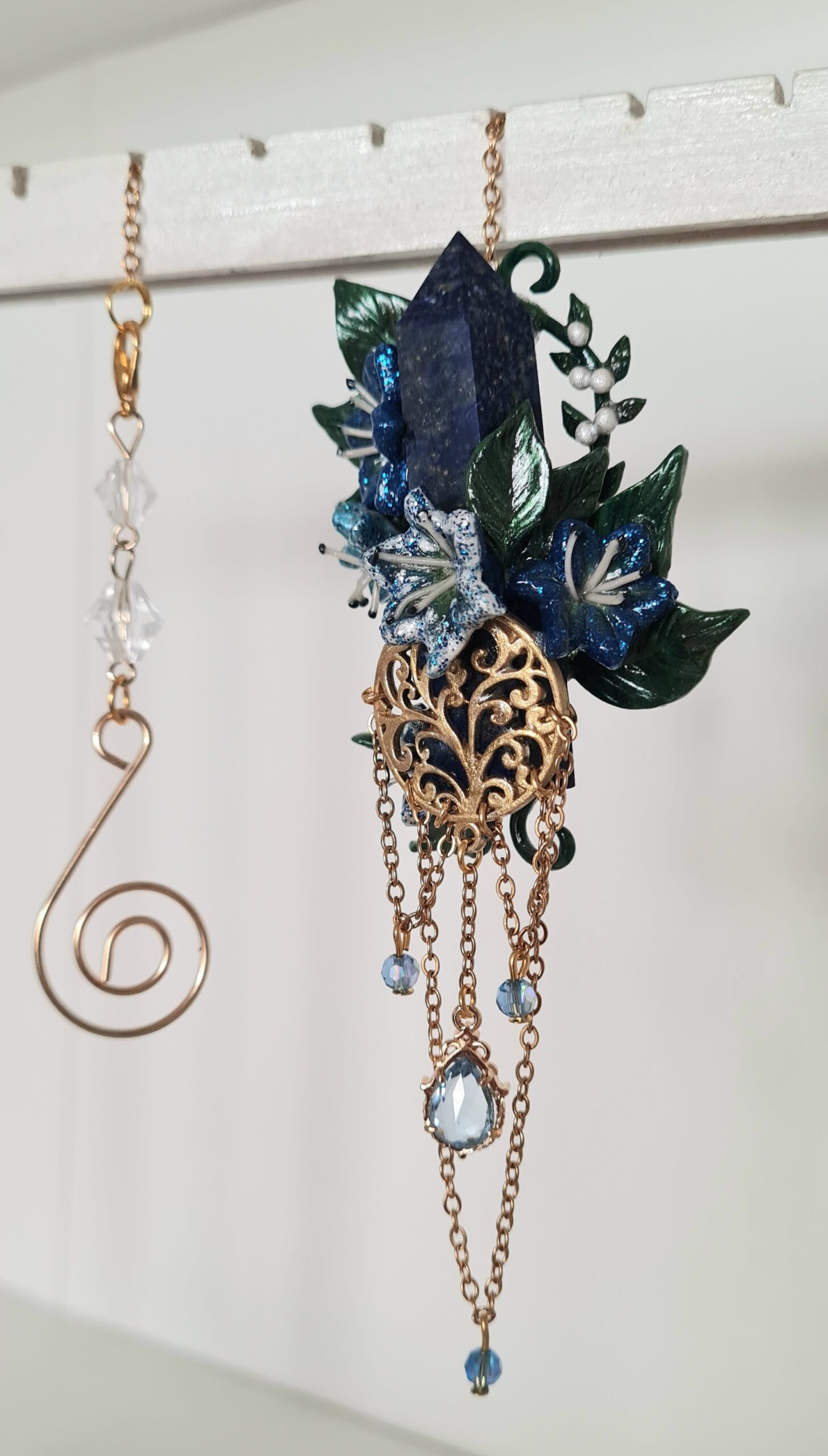 Talisman féerique – Pointe de Lapis-Lazuli – Image 2